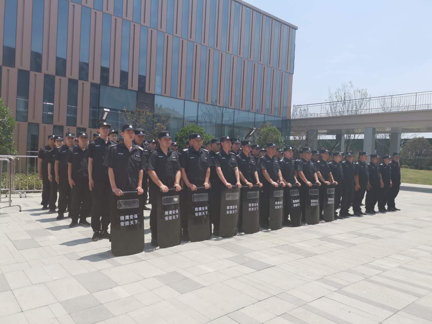 獵鷹保安祝隨州城市空間開盤大吉！