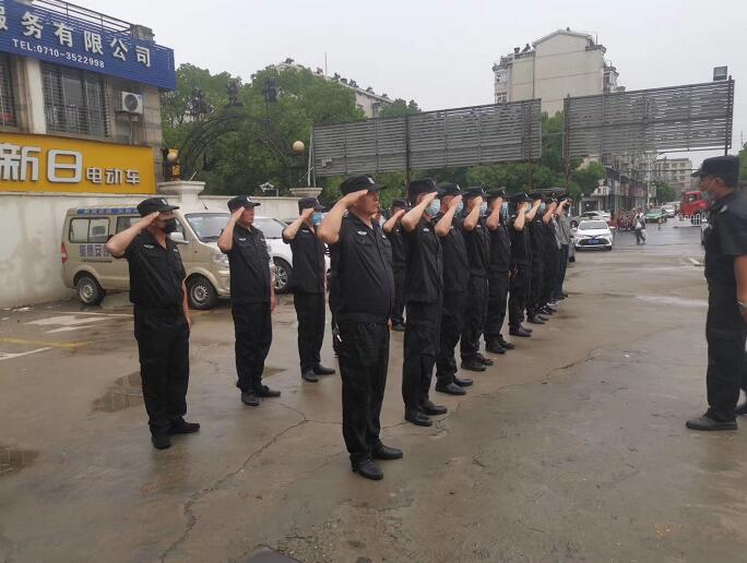 戶外小區(qū)物業(yè)保安夏天**防暑降溫小常識(shí)！趕緊收藏把！