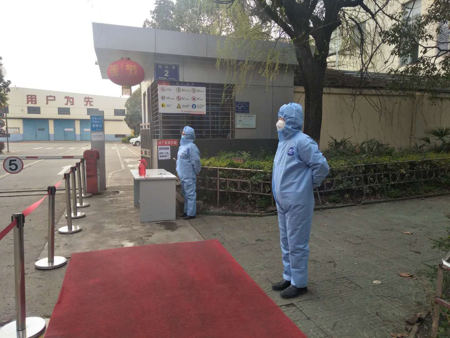 2020年疫情期間，湖北獵鷹保安公司疫情防控現(xiàn)場(chǎng)