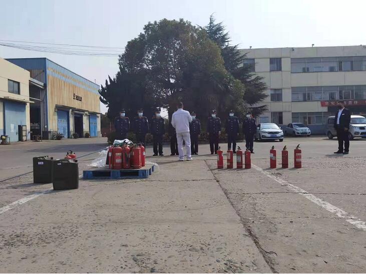 獵鷹保安公司積極組織，開(kāi)展消防實(shí)戰(zhàn)演練，防患于未“燃”