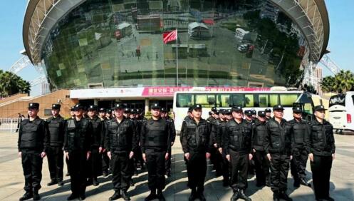 2023襄陽馬拉松在我市諸葛亮廣場激情開跑啦！