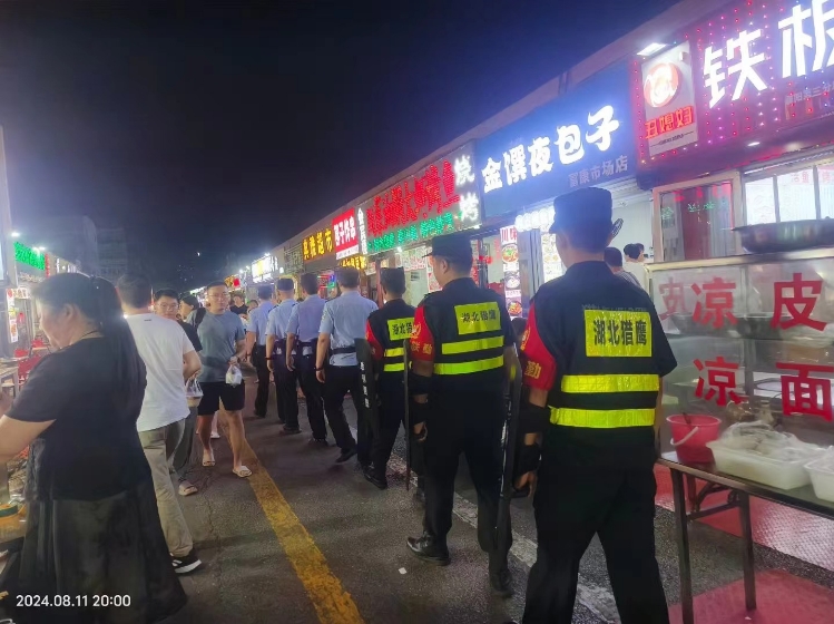 面對不同的工作環(huán)境和需求，保安工作人員該如何應(yīng)對？