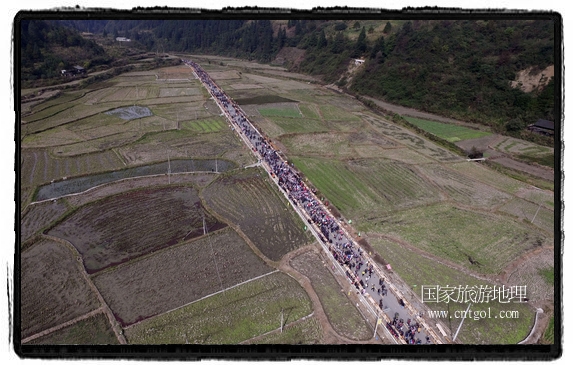 1700桌合攏宴，總長3.7公里，10380人同桌就餐，創(chuàng)歷史之最