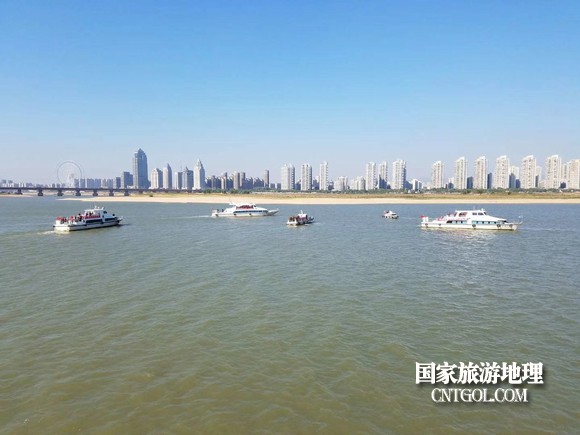 江西開展呵護一湖清水，嚴(yán)厲打擊非法采砂行動（圖）